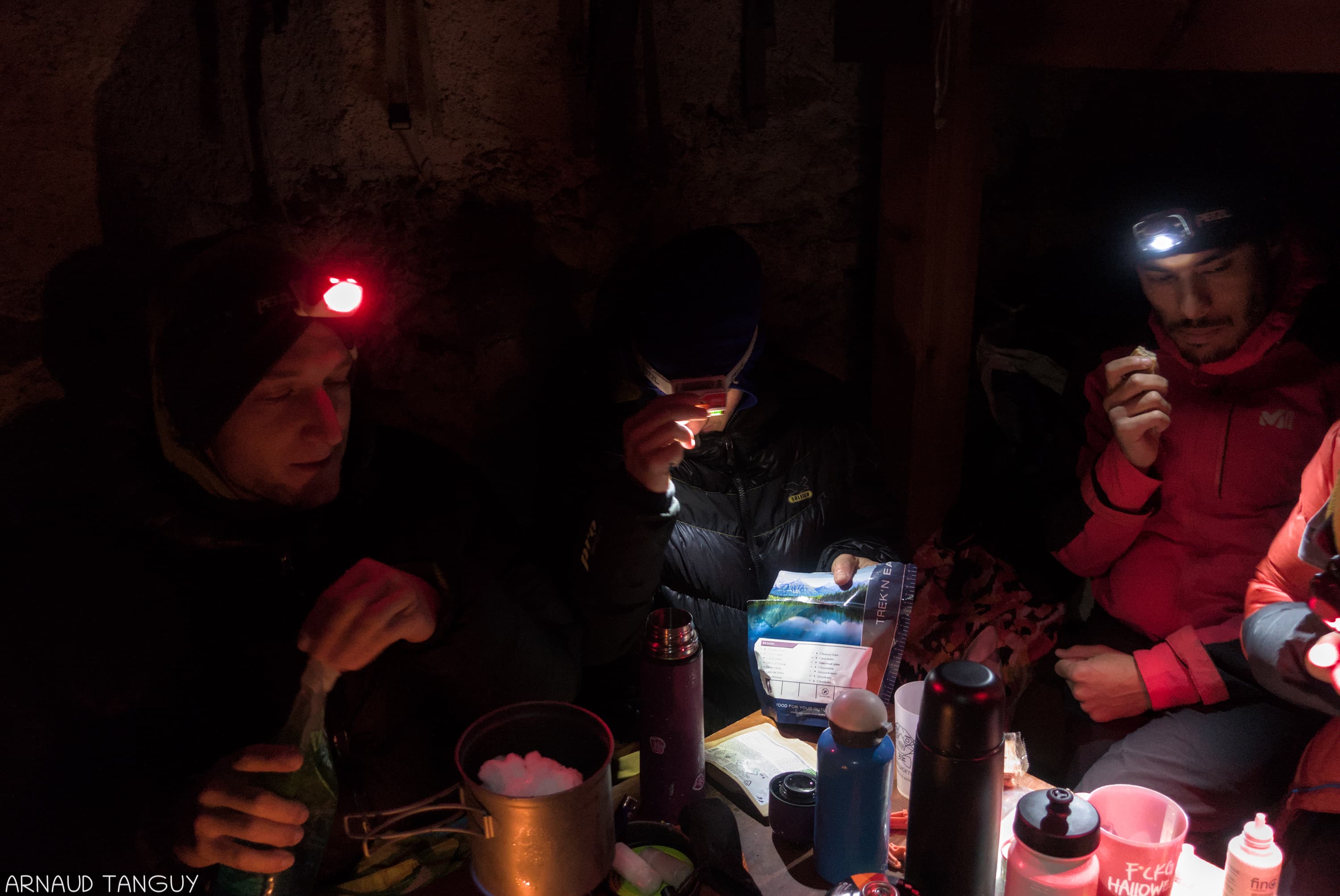 Petit déjeuner: on fond de la neige pour la journée