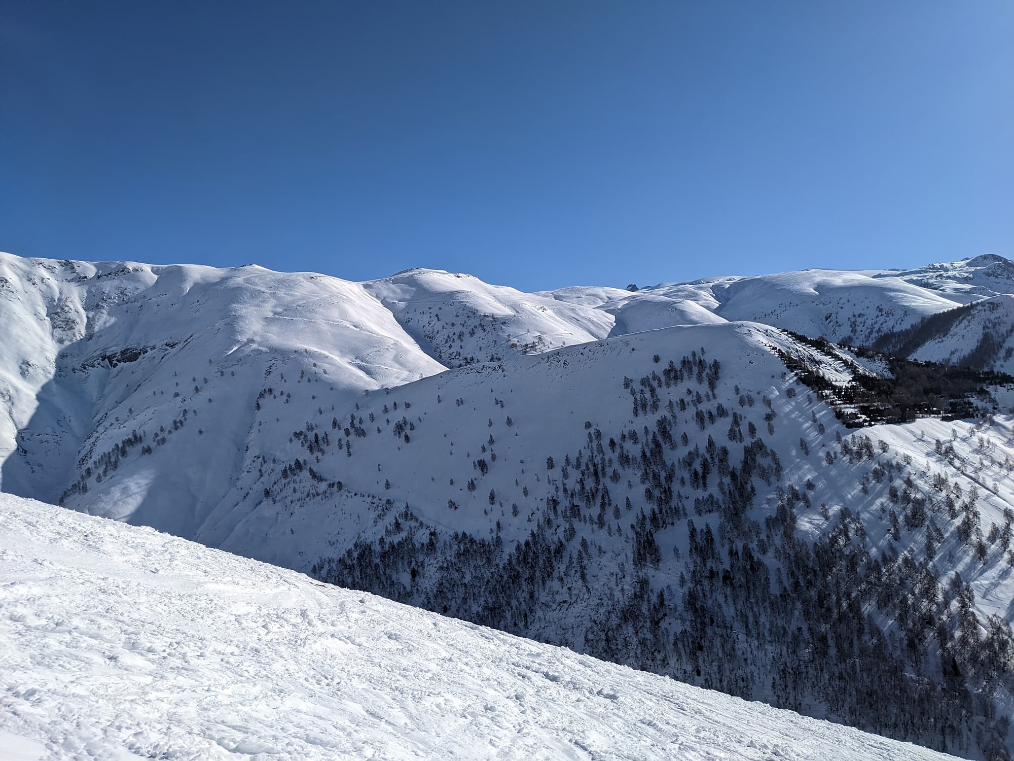 Aperçu du col Nazié (1902 m) et du col Saint Georges (2250 m)