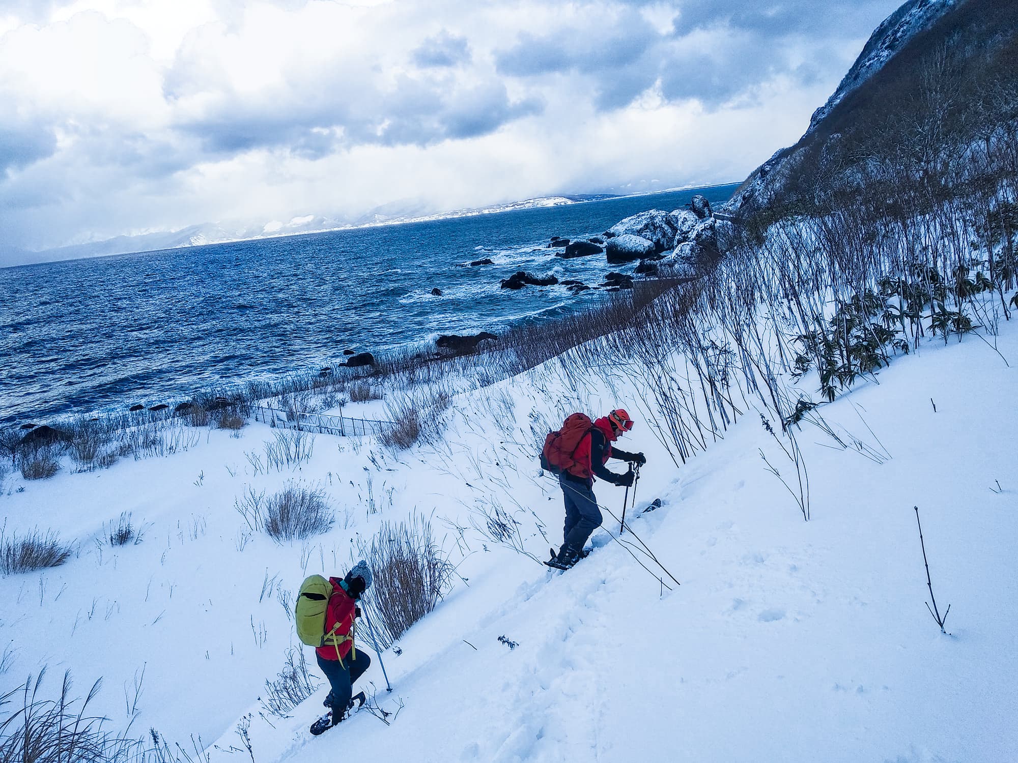 Ski or snowshoes approach