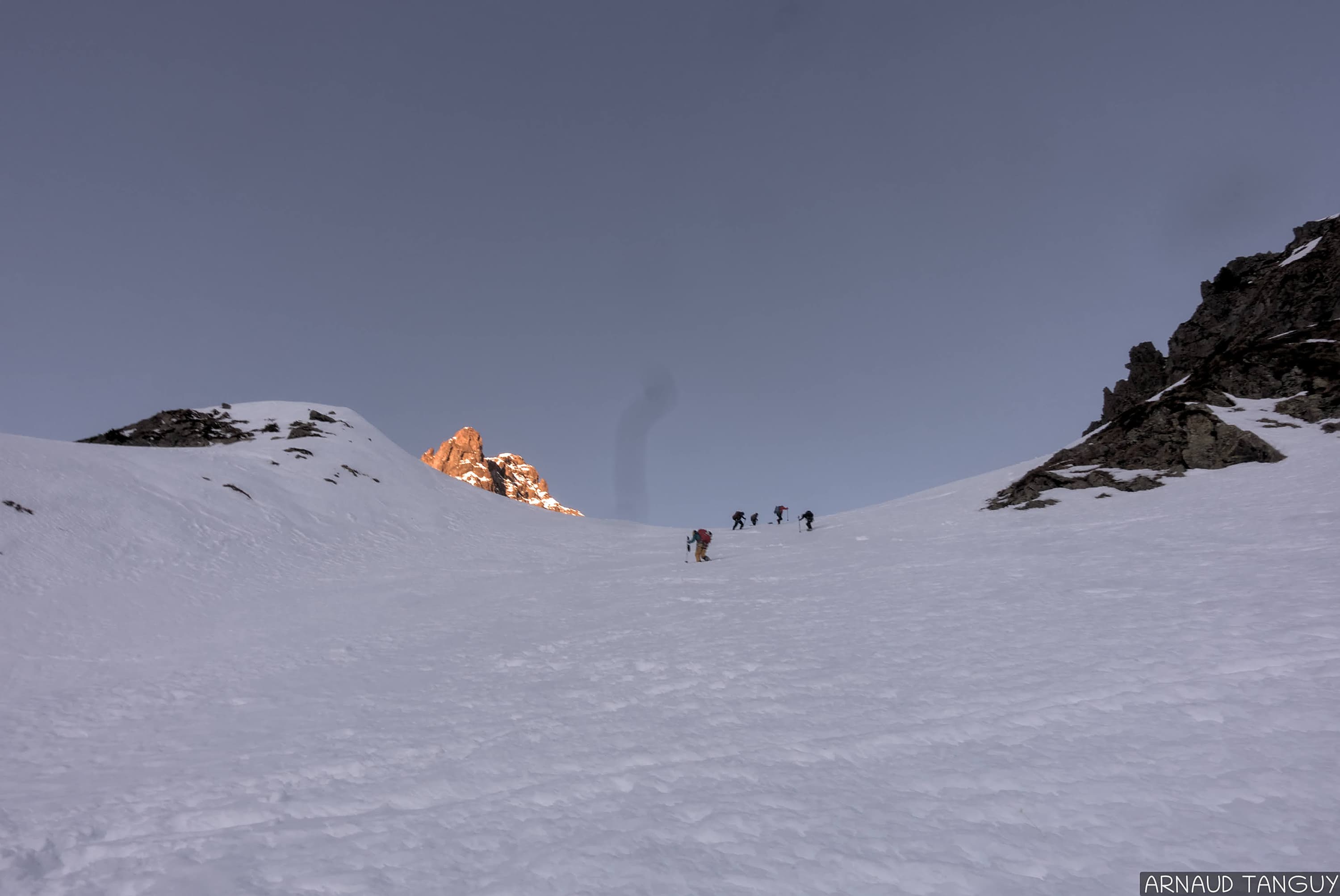 Premières lueurs du jour sur le Grand Pic de Belldone