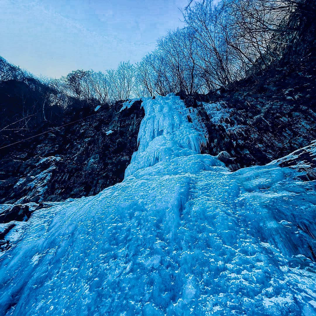 Aizawa Black Wall (相沢奥壁大氷柱)