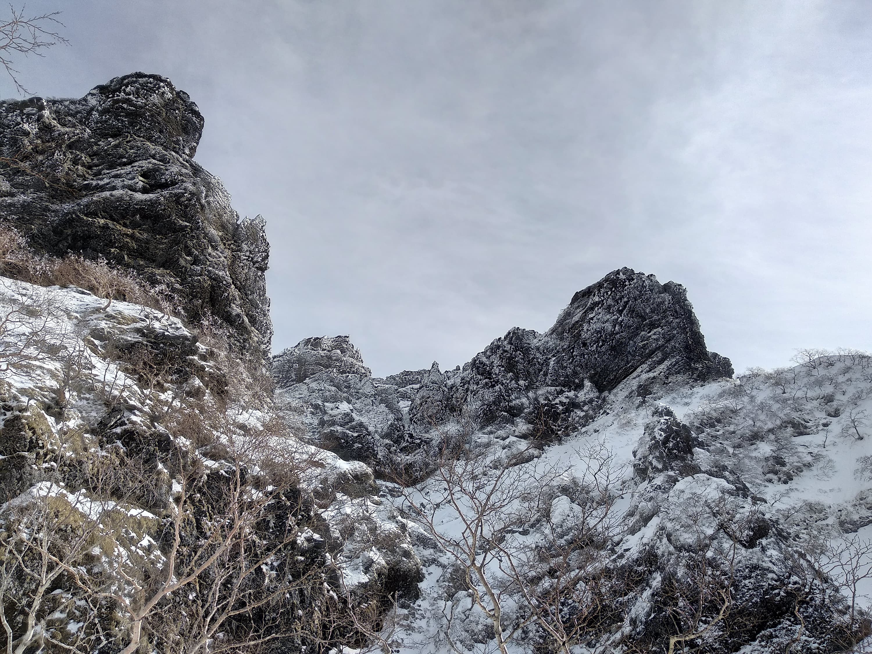 Left: Daidoshin (大同心稜), Right: Shodoushin Crack (小同心クラック)